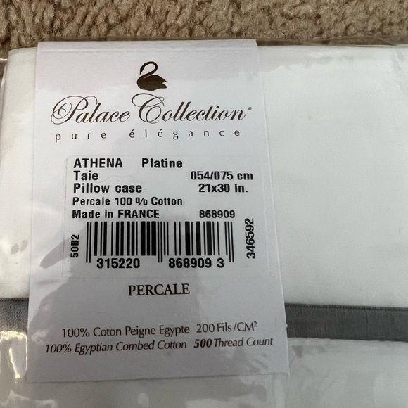 Yves Delorme Palace Collection Athena Standard Shams. - Picture 8 of 9